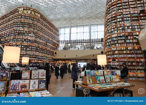 코엑스 서점, 책과 커피의 조화가 만들어내는 독특한 분위기