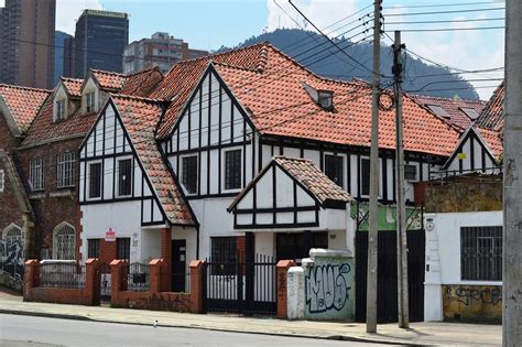 Living Structures: An Architectural Journey Through Bogotá's Traditional Housing